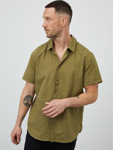 DAN FOX APPAREL - Ajuste regular Camisa 'Logan' en verde: frente