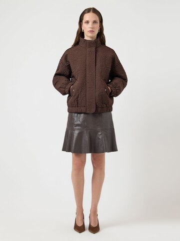 YAS Tussenjas 'YASFipura' in Bruin