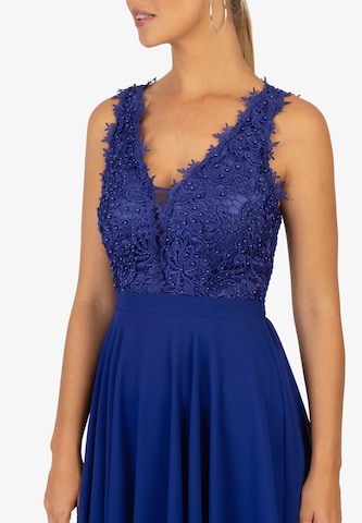 Rochie de cocktail de la APART pe albastru