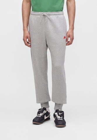 Nike Sportswear Tapered Nadrág 'CLUB' - szürke