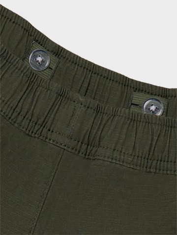 Loosefit Pantaloni 'Berlin' de la NAME IT pe verde