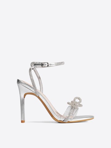 Dream Pairs Strap Sandals in Silver