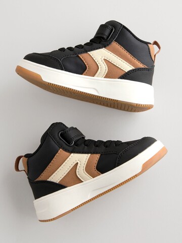 Next Sneaker in Schwarz