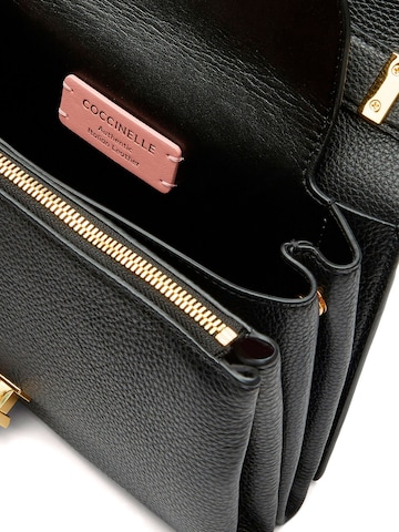 Coccinelle Umhängetasche 'Arlettis Handbag Grained Leather'‌‌‌‌ in Schwarz