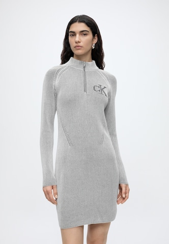 Robes en maille Calvin Klein Jeans en blanc : devant