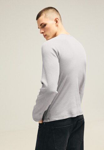 Maglietta di Bershka in grigio