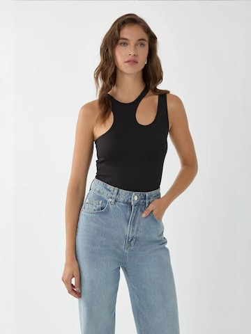 Hiccup Top in Black: front