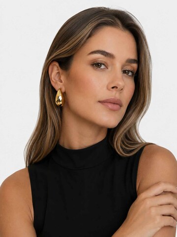 RteRme Earrings 'Titania Medium Gold Teardrop Earrings' in Gold: front