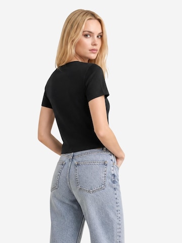 Maglietta 'LV047G806G' di Calvin Klein Jeans in nero