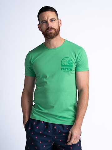 Tricou de la Petrol Industries pe verde