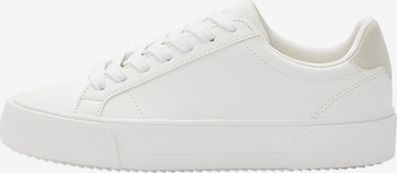 Pull&Bear Sneakers in White: front