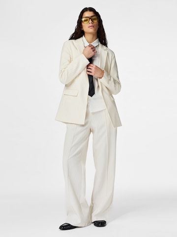 PIECES Loosefit Nadrág 'PCBOSSY' - bézs