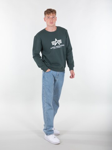 ALPHA INDUSTRIES Sweatshirt in Grün