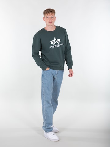 ALPHA INDUSTRIES Sweatshirt in Groen