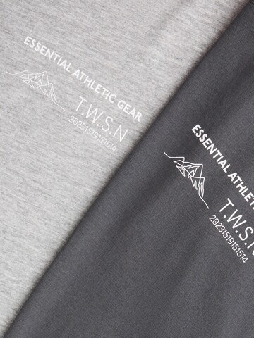 Maglietta di TWO SOON in grigio