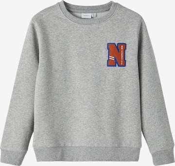 NAME IT Sweatshirt 'REKIM' i grå: forside