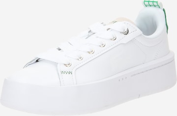 Baskets basses 'CARNABY' LACOSTE en blanc : devant