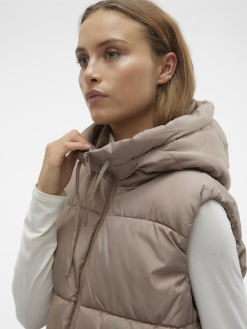 Gilet 'Ligaane' VERO MODA en gris