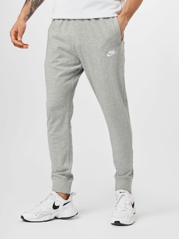 Nike Sportswear Tapered Hose in Grau: predná strana