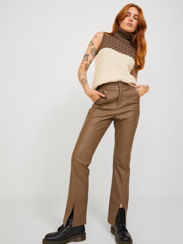Regular Pantalon 'Stella' JJXX en marron