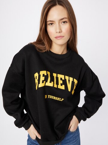 Edikted Sweatshirt 'Believe' in Schwarz
