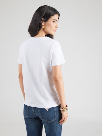 Tricou de la GUESS pe alb