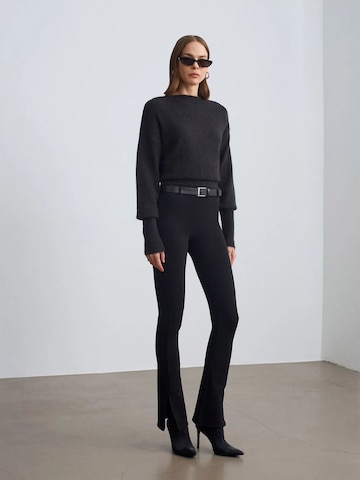 Flared Pantaloni di Dilvin in nero: frontale