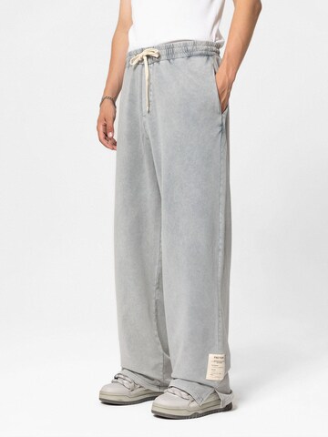 VAMOS CLO Loose fit Trousers in Grey: front