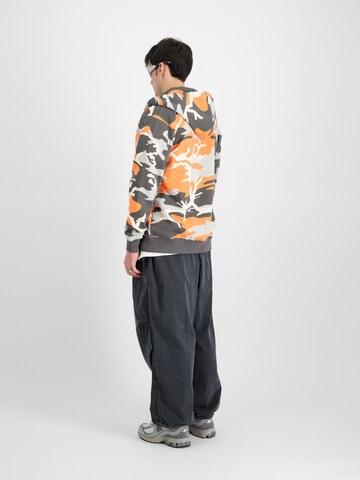 ALPHA INDUSTRIES Свитшот в Серый