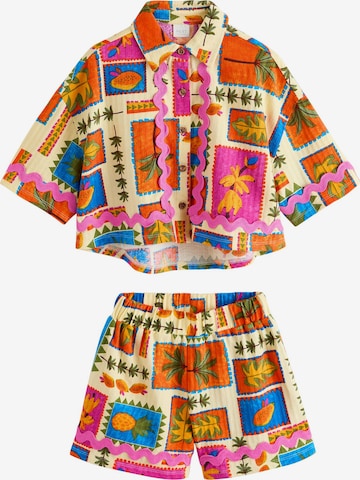 Next Set: Bluse und Shorts in Gelb: Vorderseite