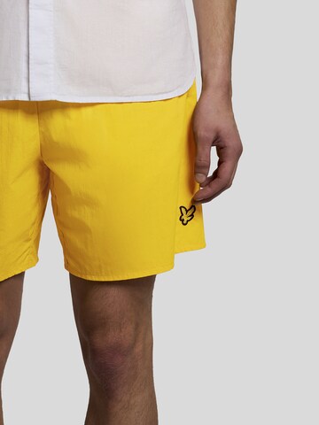 Lyle & Scott Loosefit Zwemshorts in Geel