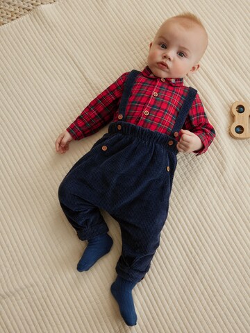 Next Комплект в червено: отпред