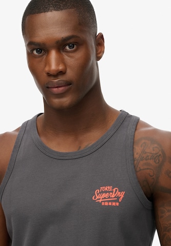 T-Shirt Superdry en gris