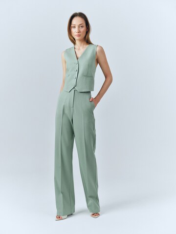 MB by Marta Buzolic Regular Trousers in Green