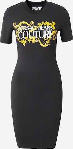 Des robes versace au jogging adidas 2025