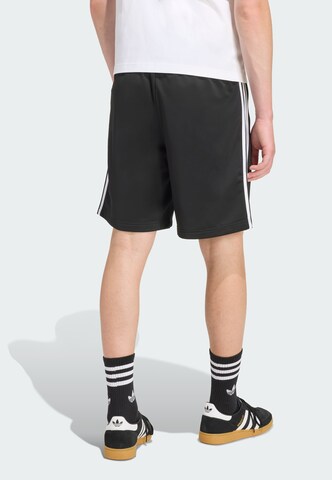 ADIDAS ORIGINALS Regular Shorts 'Firebird' in Schwarz