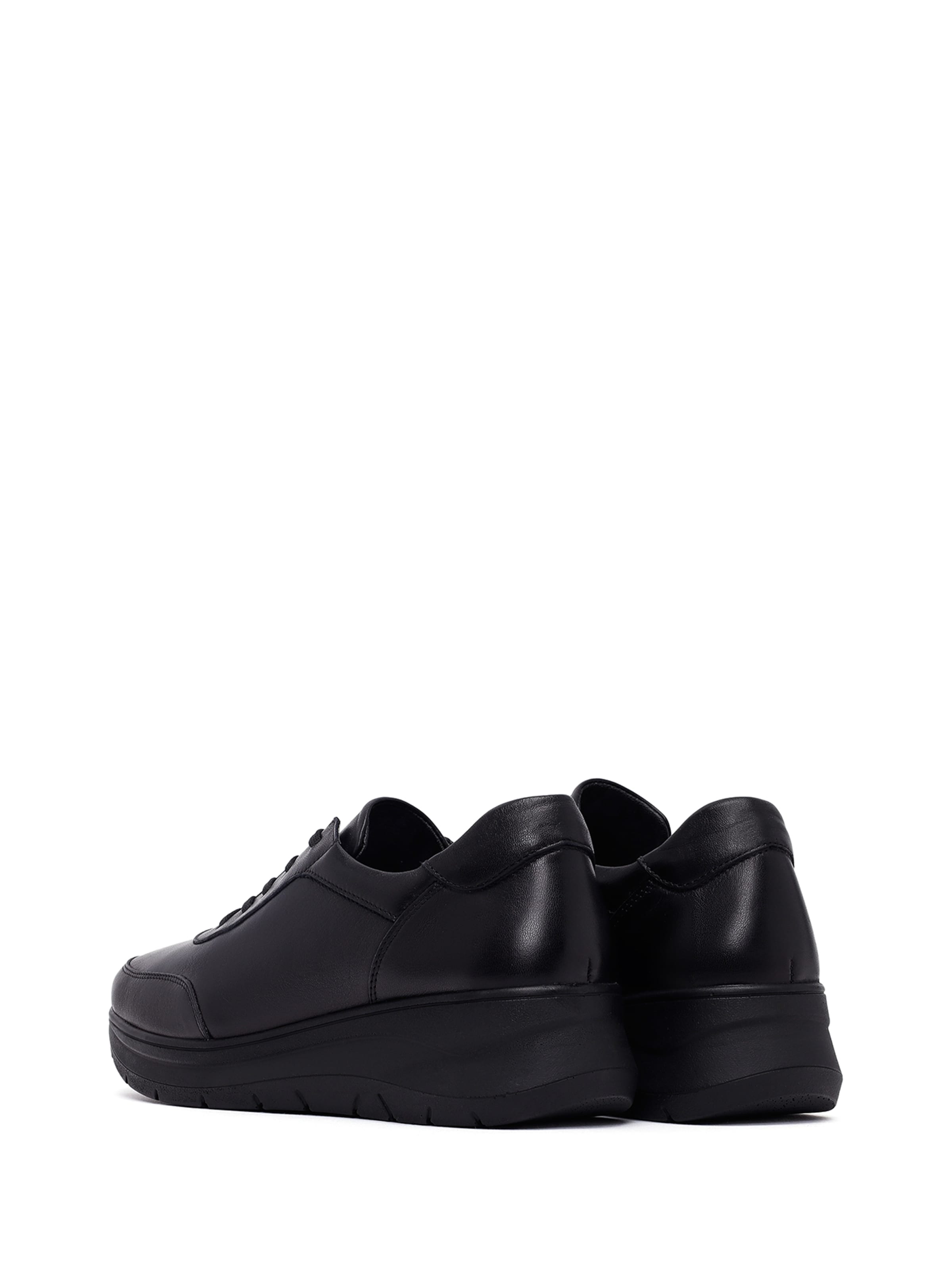 Sneaker bassa di Derimod in nero