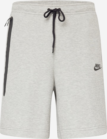 Nike Sportswear - Pantalón en gris: frente