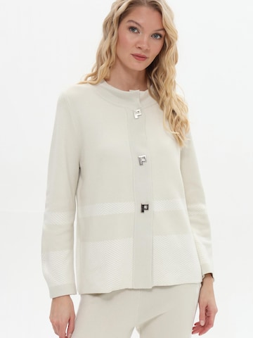 Passioni Knit Cardigan in White: front