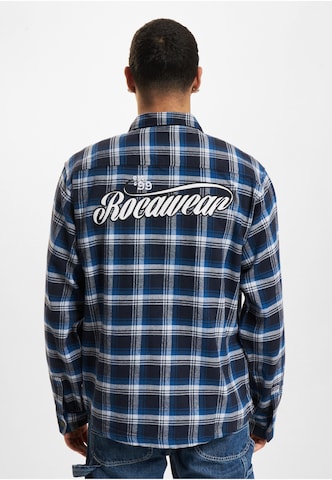 Regular fit Camicia di ROCAWEAR in nero: frontale