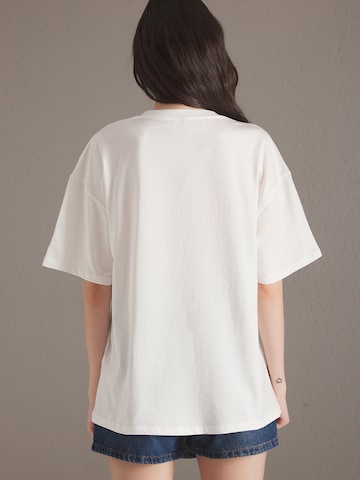 Trendyol Shirt in Beige