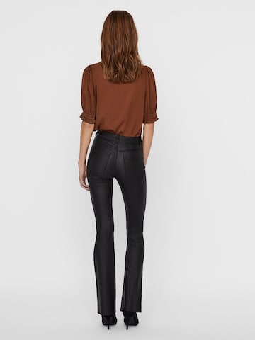 VERO MODA Flared Jeans 'VMSIGA' in Zwart