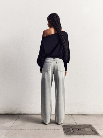 Bershka Baggy Jeans in Grey