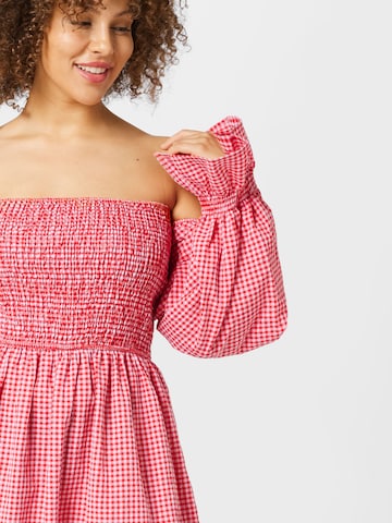 Robe d’été Nasty Gal Plus en rouge