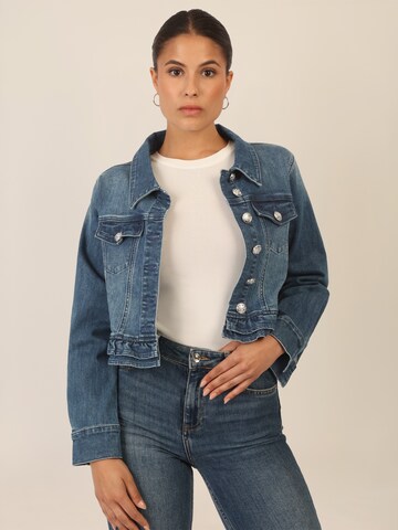 APART Between-Season Jacket in Blue: front