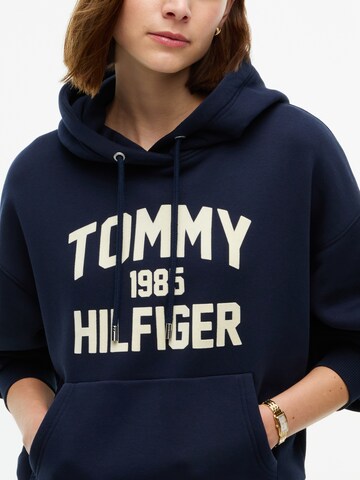 TOMMY HILFIGER Sweatshirt 'Varsity' in Blau