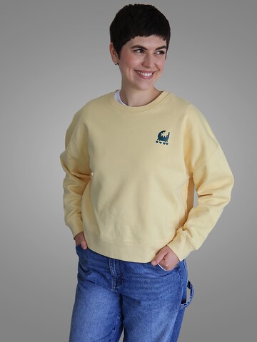 Kultgut Pullover 'an ordinary crocodile'‌‌ in Gelb