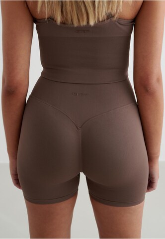 Skinny Pantaloni sportivi di Aim'n in marrone
