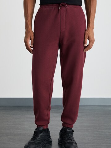 Grimelange Tapered Παντελόνι σε κόκκινο: μπροστά