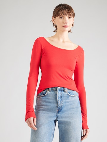 & Other Stories Тениска в червено: отпред